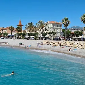https://studio-de-la-plage-mer-terrasse-et-garage.fr-provencehotel.com
