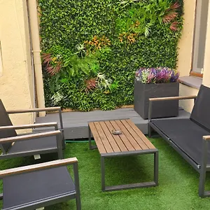https://maison-de-ville-entiere-2-chambres-parking.fr-provencehotel.com